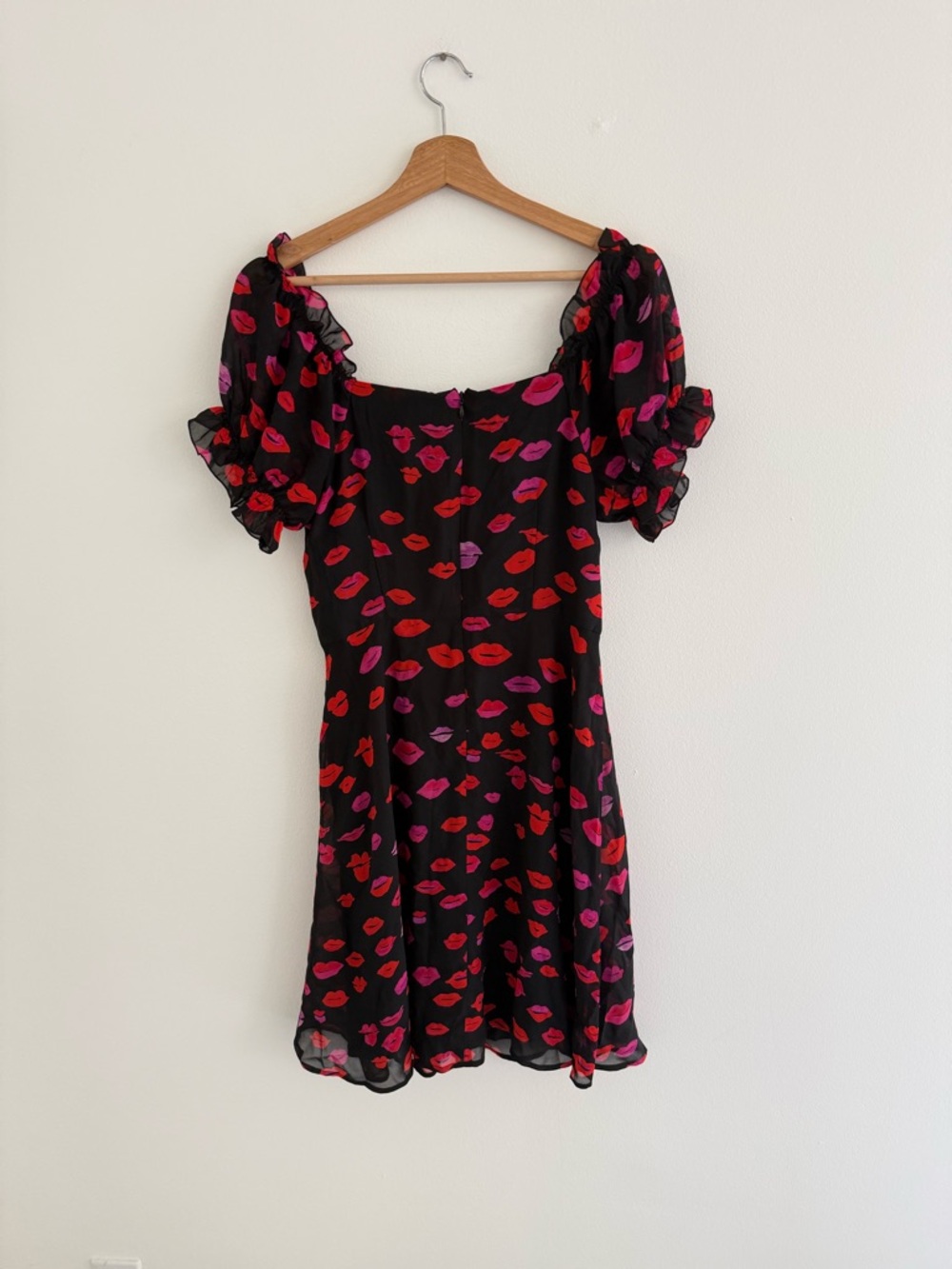 Betsey Johnson Black Red Lipstick Print Puff Sleeve Mini Dress 10 - Picture 7 of 7